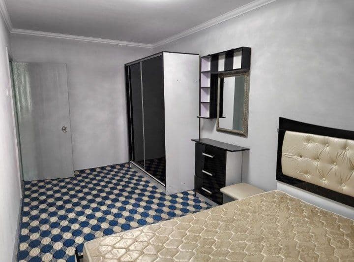 Sergeli uzgarish metrosi yonida 1-xonali kvartera ijaraga be