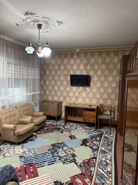 Uy arenga beriladi chilonzor 7 kv metro nozva 7 Etaj 2xona 9