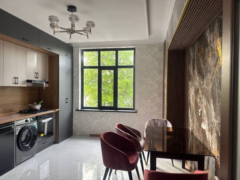 Аренда квартира 2 комнатная <br />
Центр луночарский<br />
Н