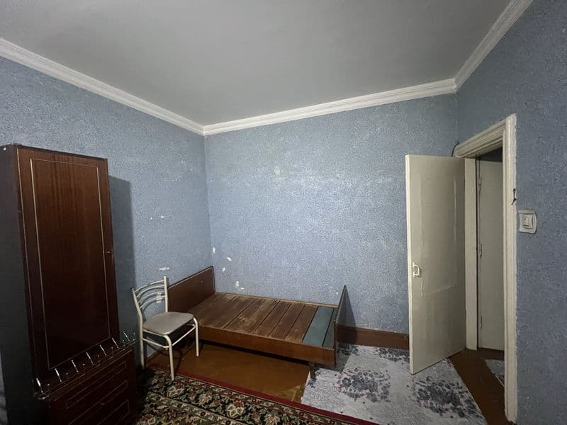 Одна комнатная квартира, ремонт средний, удобство есть комму