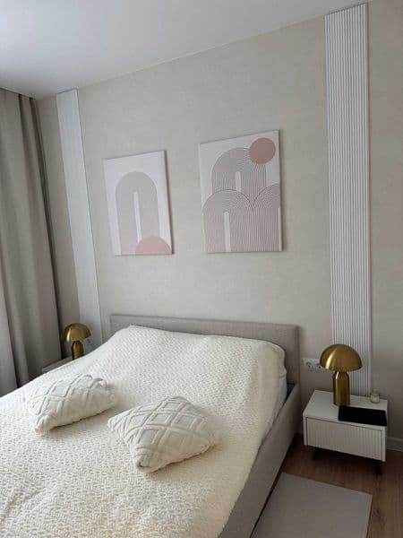 2 комнатную квартиру на 5 этаже,<br />
В квартире есть все н