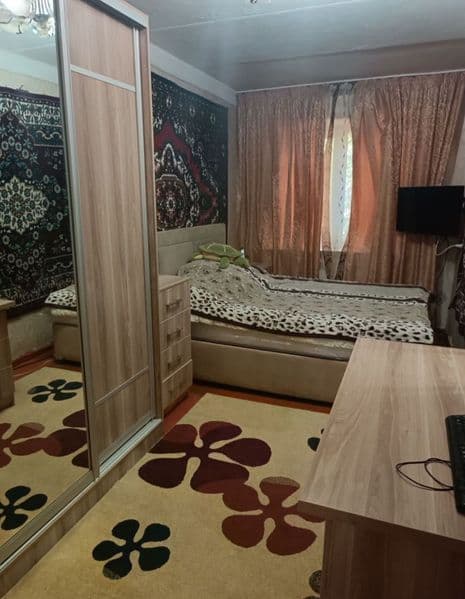 АРЕНДА-2/1/4<br />
Площадь: 52 кв.м.<br />
Средний ремонт <b