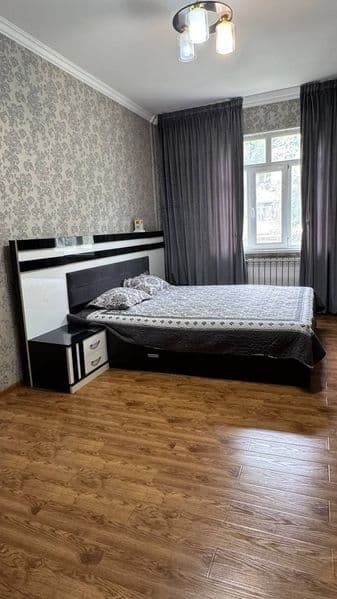 Квартира с ремонтом, укомплектованная необходимой обстановко