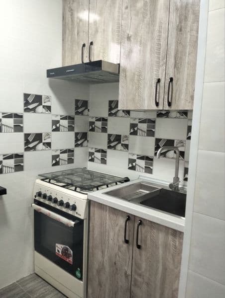 Сдается 3 комнатная квартира на Кадышева возле рынка. Полнос