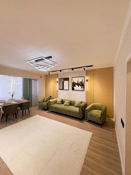 • Район: Мирабад<br />
• Адрес: улица Ислом Каримов<br />
• 