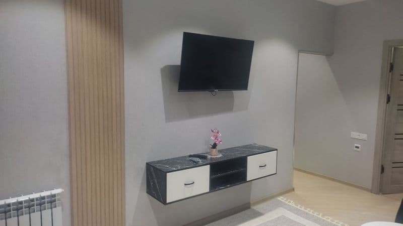 4 qavatli do’m 1 etaj <br />
3 xonali uy<br />
Yevro remont 