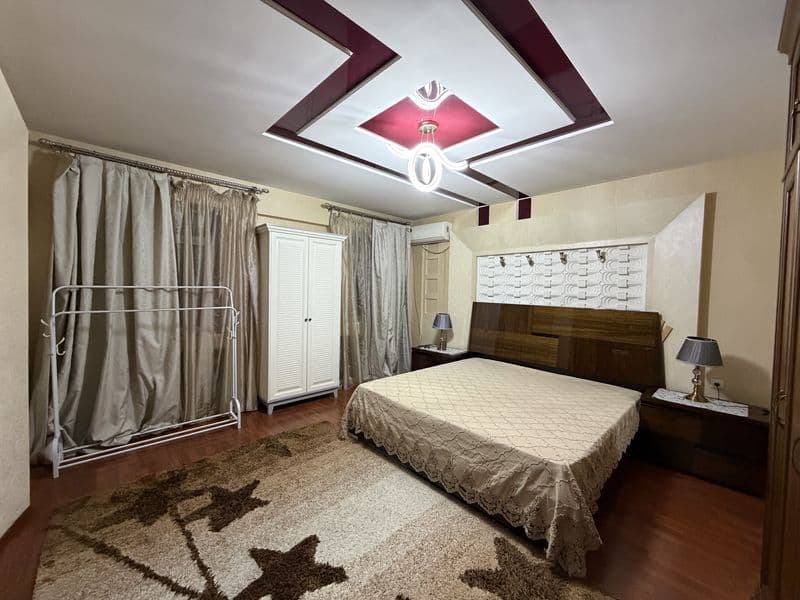 2 комнатная квартира большая все есть внутри, метро ойбек Ве