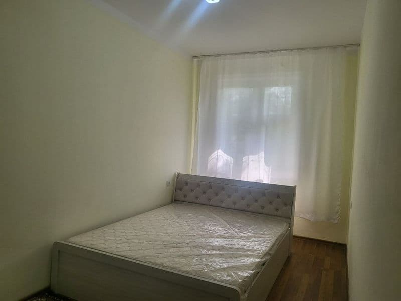 Сдается 2 комнатная квартира переделанная в 3 на массиве фер