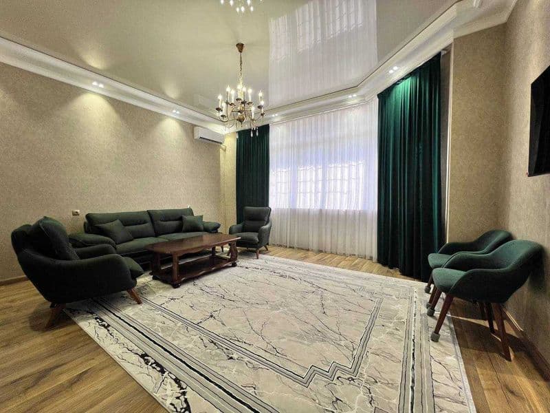 • Район: Мирзо- Улугбек<br />
• ЖК: Ц-1<br />
• Комнат: 2<br