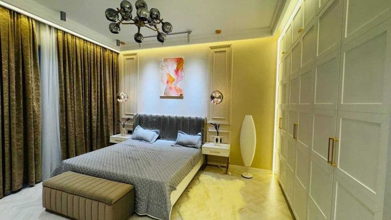 Район ;<br />
Адрес :ЖК PARISIEN!<br />
<br />
  комнаты 3<b