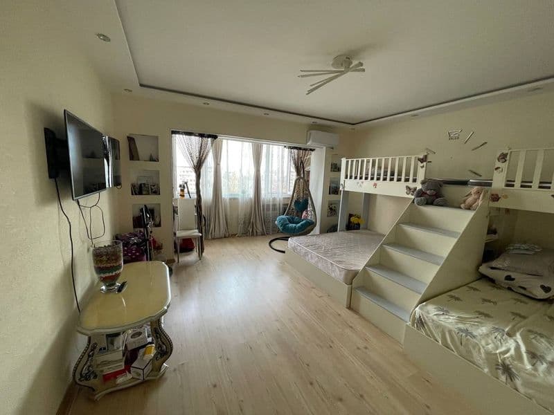 76 кв , 2 комнатная ,<br />
9 этаж <br />
Метро ойбек <br />