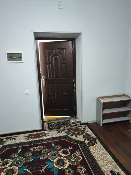 5 etajli dom 4 etaj 2 xonali remonti yengi hamma narsalari b