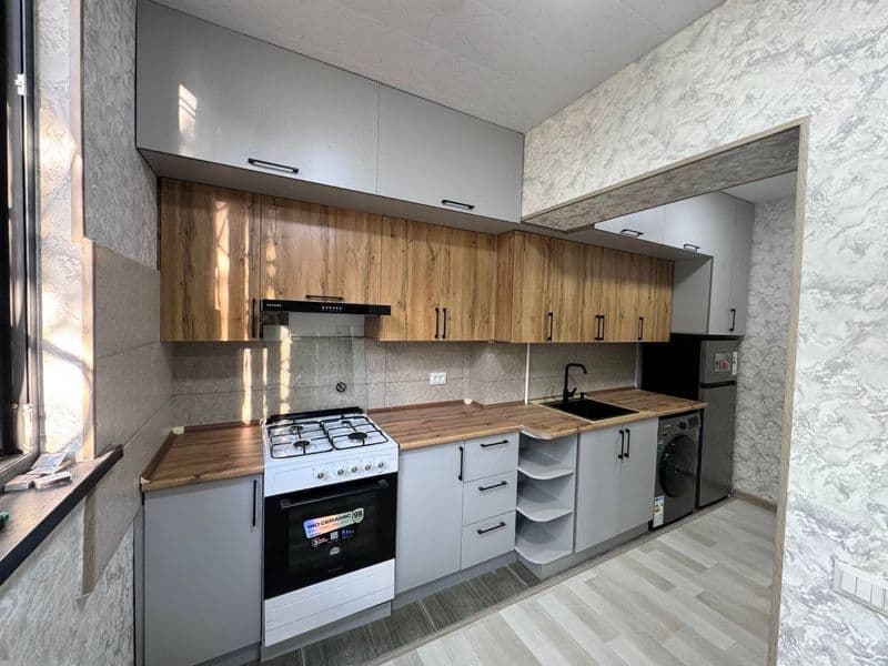 Район - Алмазарский<br />
Ориентир - Сой бой<br />
Комнат - 