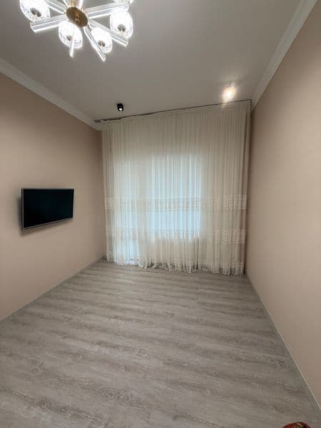 Yangiobod metrosi (Yangiobod bozori) yonida joylashgan NRG Z