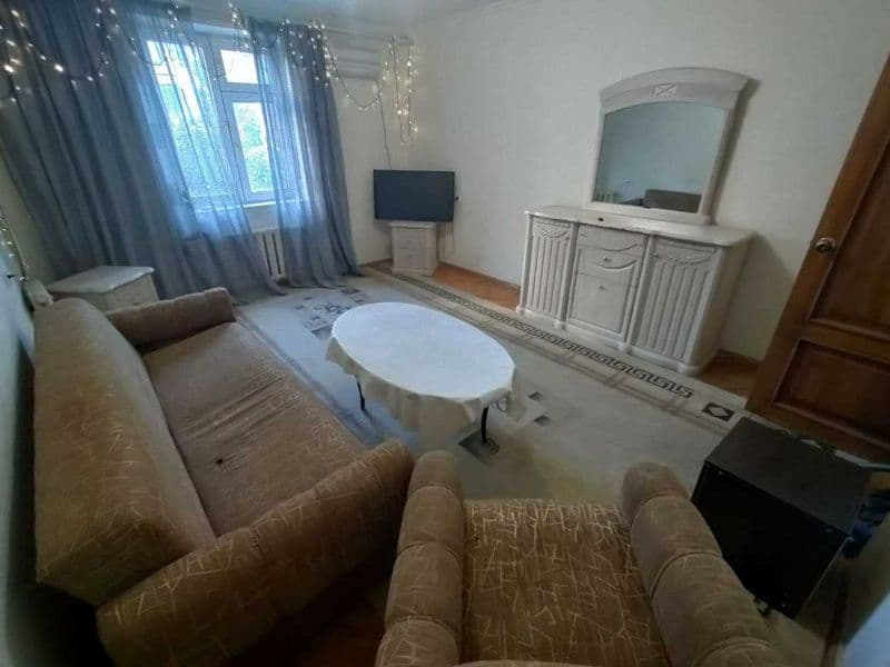 Третий этаж в зелёном районе рядом с парком. 5 минут от метр