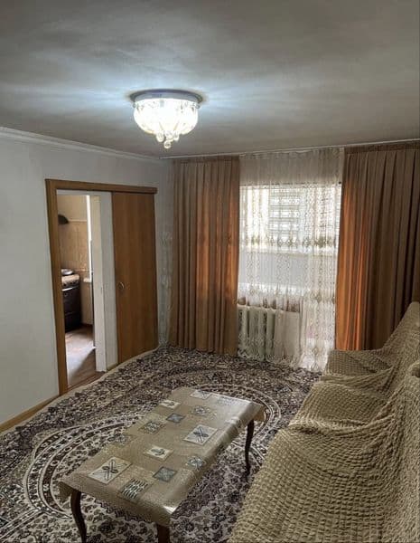 Квартира расположена в Чиланзарском районе 4 квратал, недале