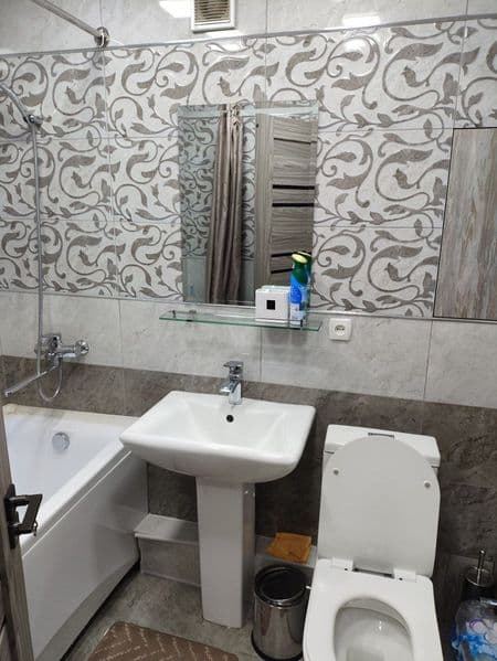 Аренда чиланзар 5.  Двух комнатная.  Балкон 2*6.  Есть телев