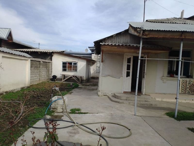 Сдается дом 4-х комнатный почти пустой,холодильник,отдельная