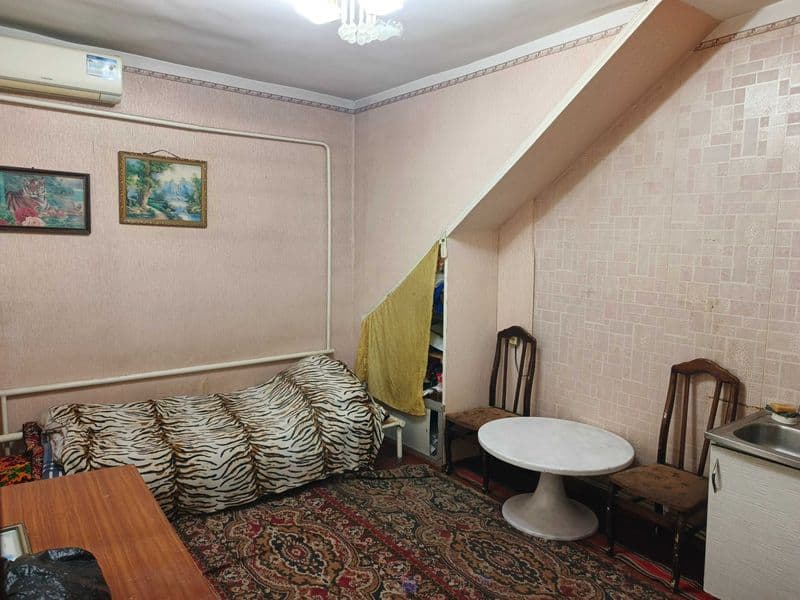 Срочно! От собственника — квартира с двориком у метро<br />
