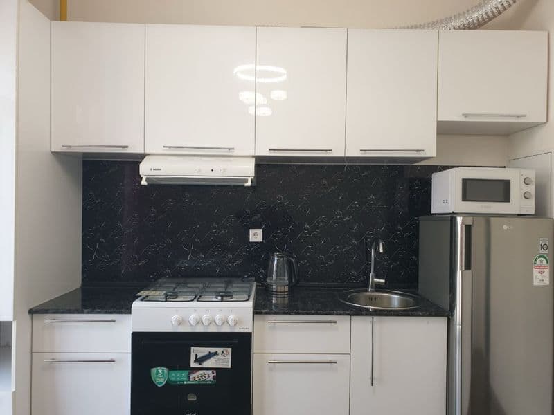 Отличное расположение дома - всё рядом - много магазинов, Це — фото 4