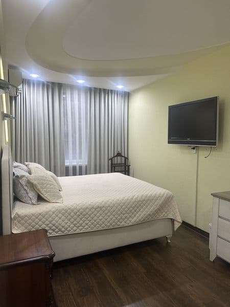 1 этаж 4 этажного дома. В отличном состоянии. Имеется свое м