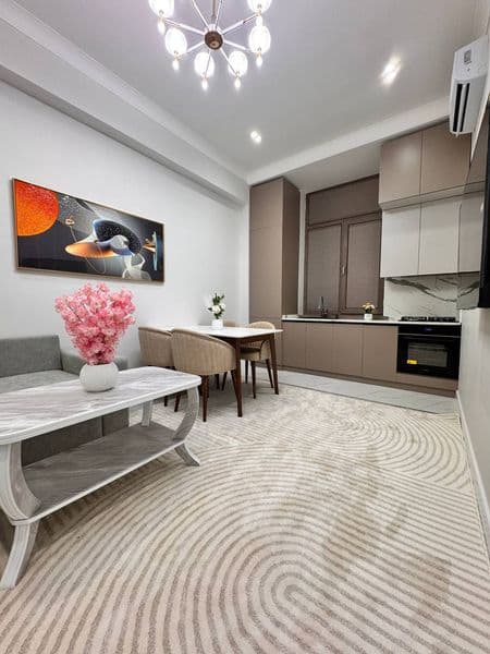 Район: Юнусабадский 11 кв<br />
• Комментарий:семья,девушки<