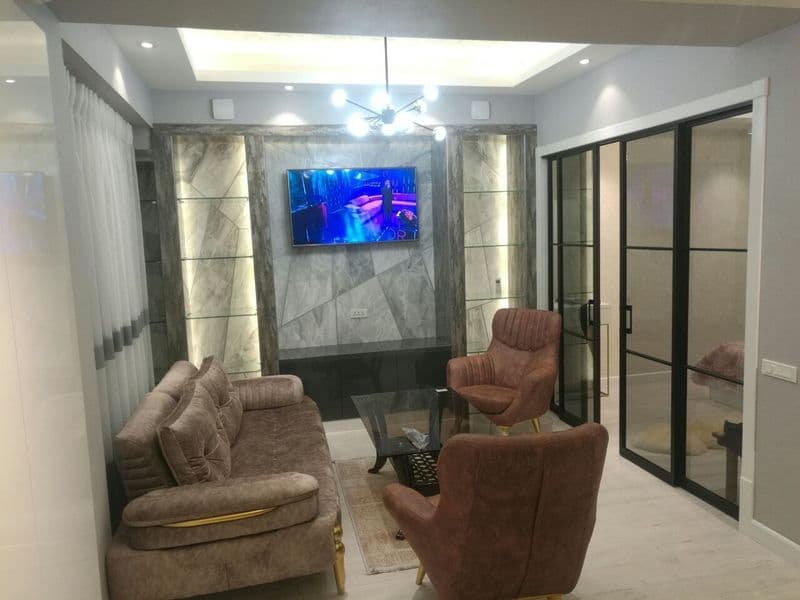 Сдается шикарная 2 комнатная квартира в центре города. Яккас