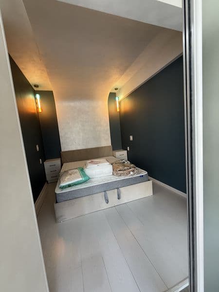 Отличное расположение дома - всё рядом - много магазинов, Це — фото 4