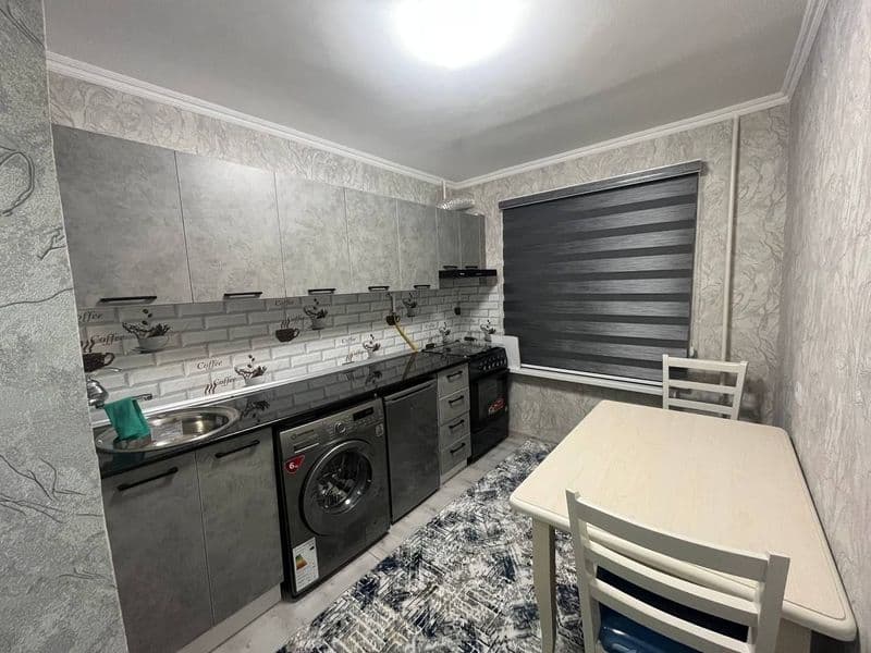 Своя аренда 1комн квартира 1этаж рядом всё есть удобно<br />