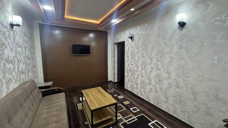 Своя квартира ЦУМ 110  школа 2 этаж 2 комнатная — фото 2