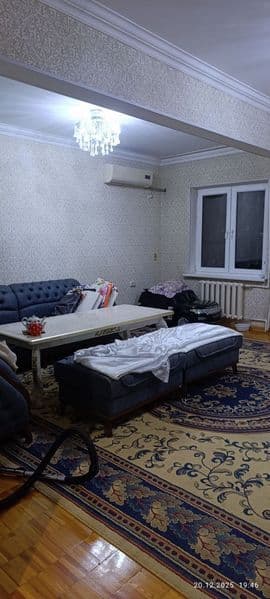 Сдаётся 4/1/5 на массиве Ахмад Югнакий, средний ремонт, с ме