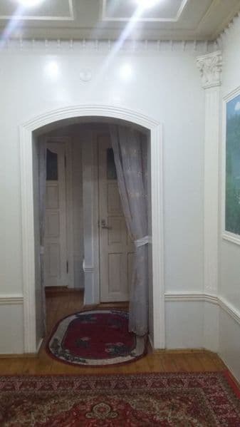 Qoyliqda 2 xonali uy arendaga beriladi. Metro, compos, bozor