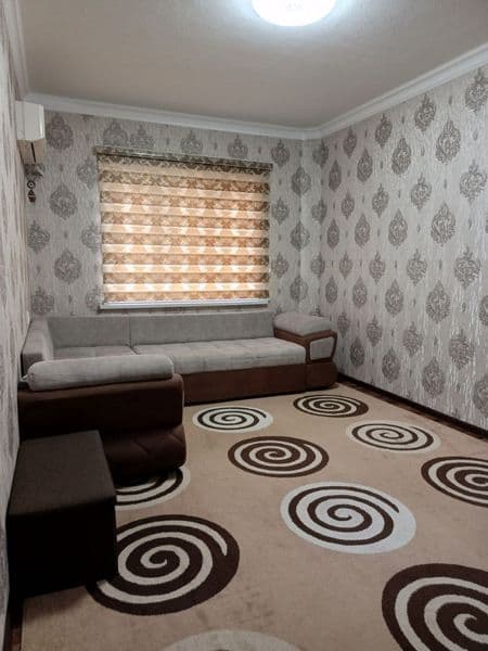 Srochna uy ijaraga beriladi bir hona 2 hona qilingan balkoni