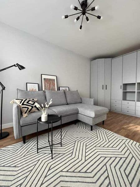 2 комнатную квартиру на 4 этаже,<br />
В квартире есть все н