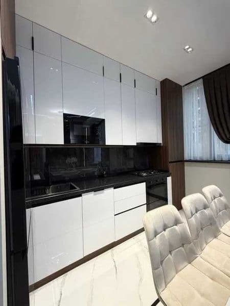 Количество комнат: 3<br />
 Мебель и техника: есть (холодиль — фото 3