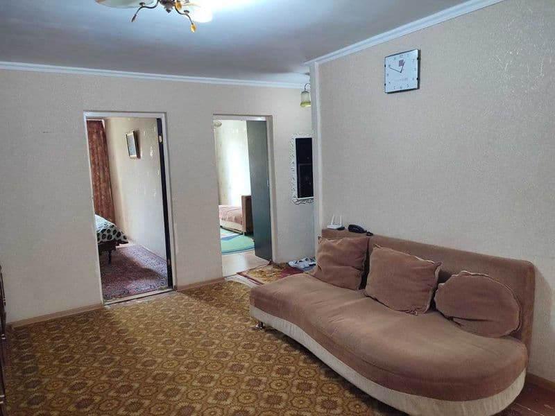 3 комнатная<br />
В кирпичном доме <br />
Яккасарайский райо