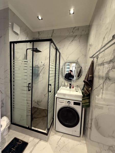 Отличное расположение дома - всё рядом - много магазинов, Це — фото 5