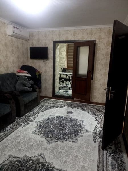 Яшнобад райони Авиасозлар 2хона 1 этаж 5 этажка дом уйда яша