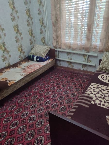 Квартира из четырех комнат, одну занимает хозяйка . Три сдаю — фото 2