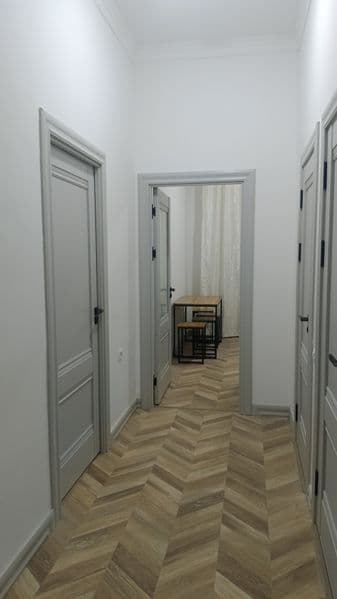 Сдам на длительный срок новую квартиру.<br />
1-комнатная кв