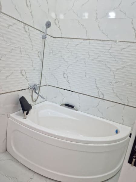 Здаю 2 ком  Лисунова  рядом метро карзинка школа садик мебел