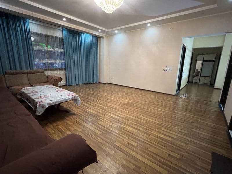 Сдам 3ком дом долгосрочный  140 кв м вдоль дороги  в центре 