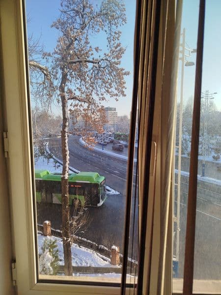 2 ta odam kerak <br />
Uy sharoiti zoʻr xamma narsasi bor <b