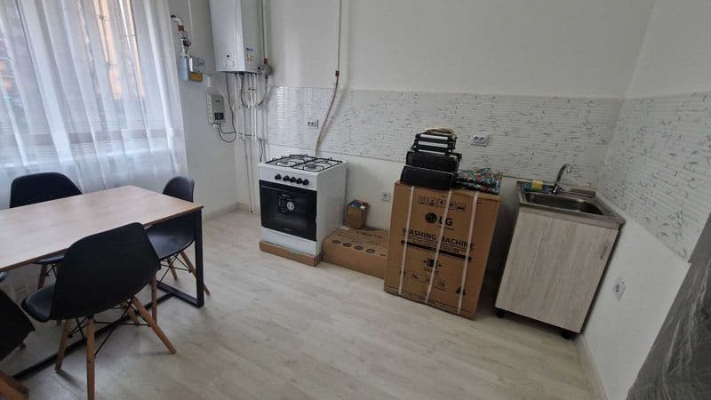 60 квадрат, 2 ком, 2 этаж (16 этажное строение),<br />
Интер — фото 5