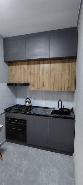 1 xonali, 2/3 balkonli Yangi tamirdan chiqgan uy, ichida <br