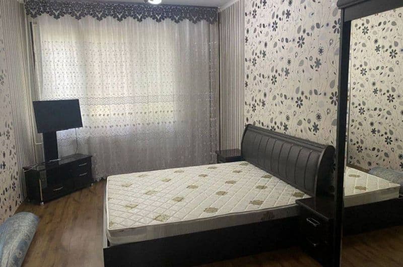 Chilonzor tumanida, Olmazor va Chilonzor metrosi yaqinida 1 