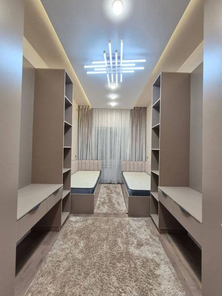 Отличное расположение дома - всё рядом - много магазинов, Це — фото 5