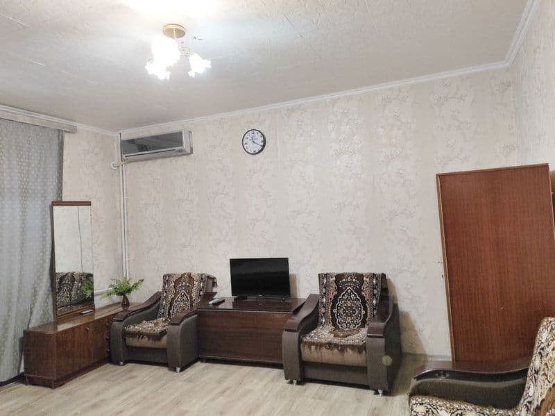 Чистая квартира,с необходимой обстановкой,одному или паре, р