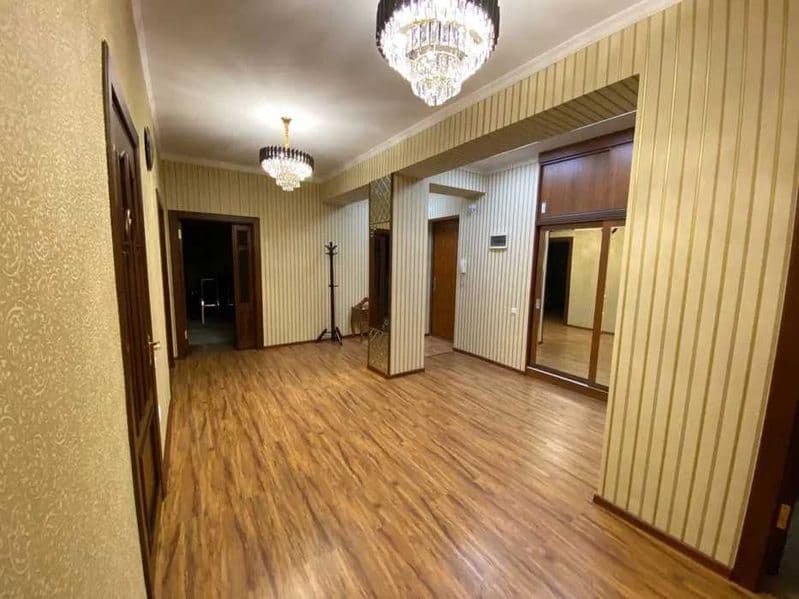 Сдаётся квартира 4/4/8, улица Чехова, ориентир кафе Бон. Уко — фото 2