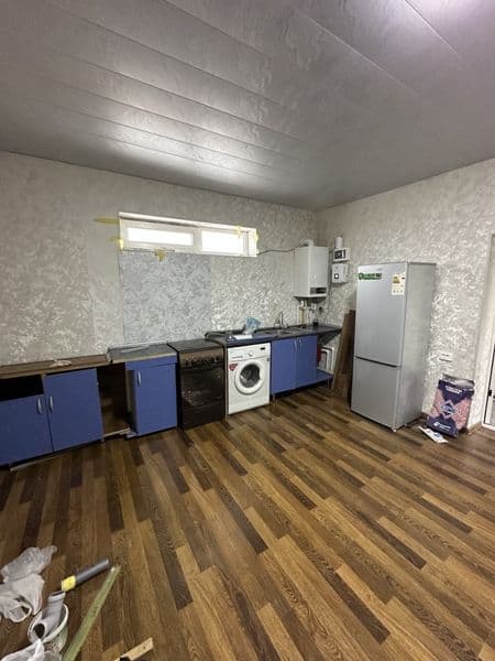 talaba qizlar uchun hostel bu rasimdigi honalaga kishi boshi